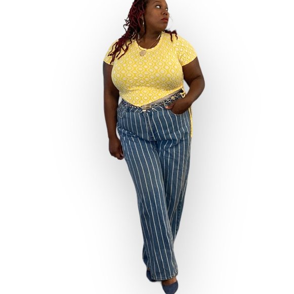 Hello Yellow Crop Top SZ XL - Picture 6 of 6